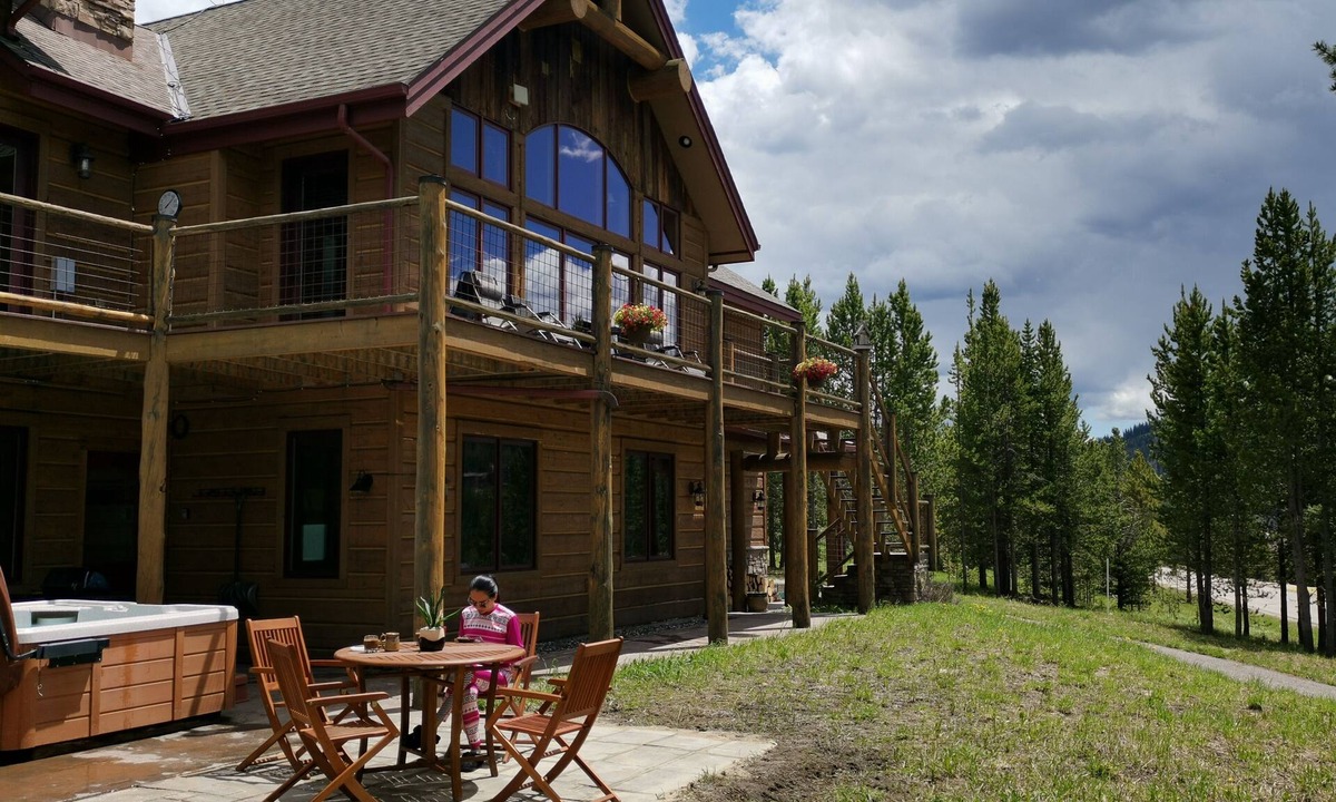 Big Sky Ski Chalet | Casa Big Sky - Two Bed Apt in Large Private Home on Groomed Ski Trail