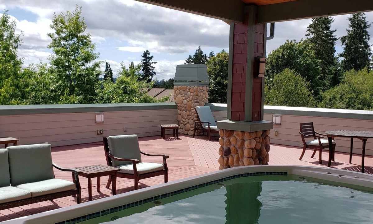 Bainbridge Island Condo | Cascade - Jacuzzi/Pool/Rooftop Deck/Sauna - Just a 15-minute walk to Ferry Dock