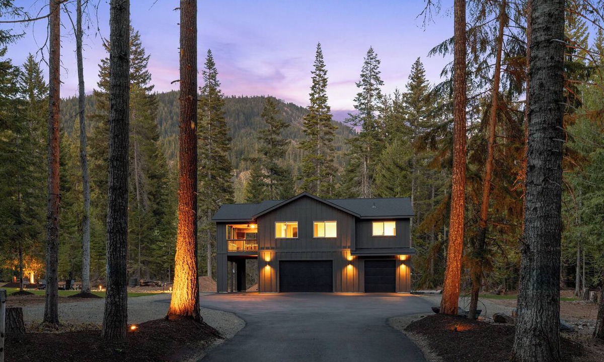 Easton House | Cascade mountain getaway with direct dirt bike & ATV trail access & hot tub