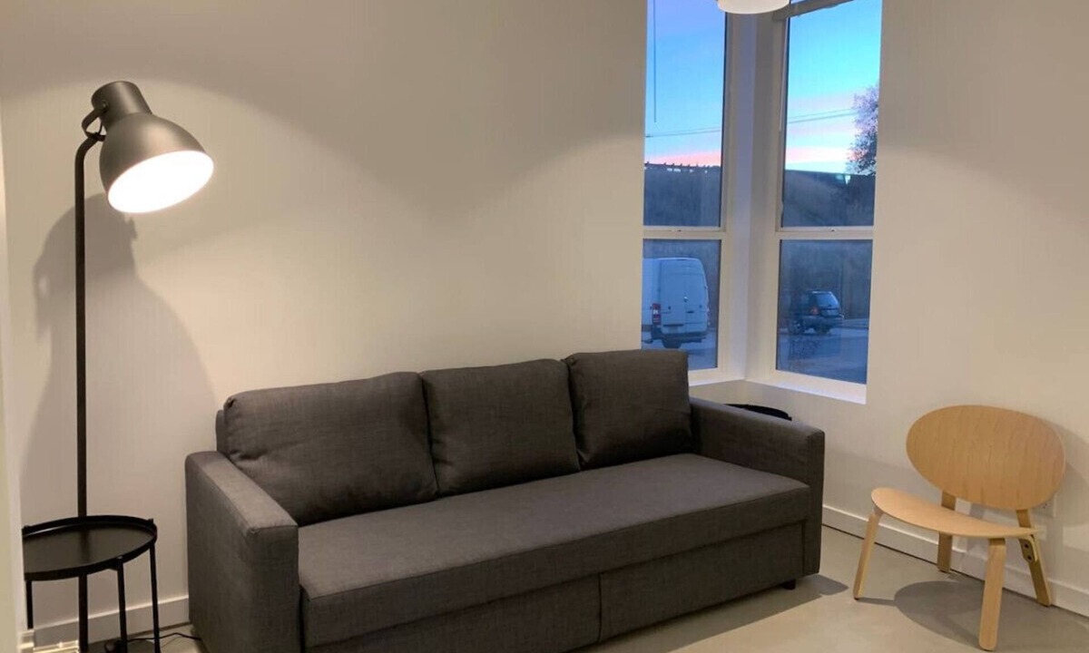People's Freeway Apartment | Central Ninth Cozy Sun Filled 105