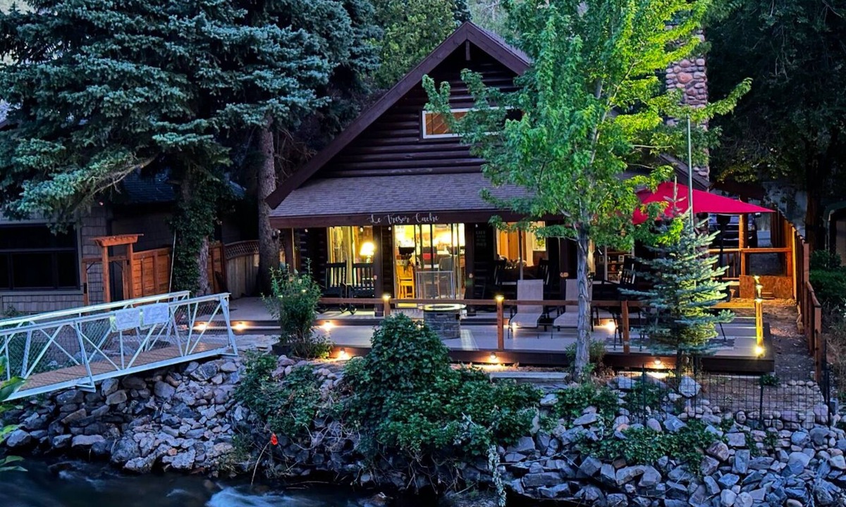 Snowbird Cabin | Charming 2-bedroom cabin on the Provo River