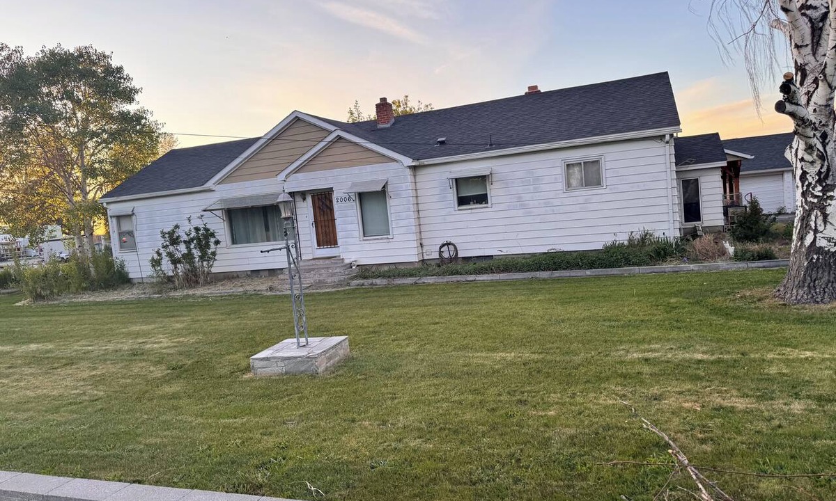 Burley House | Charming 3-bedroom house with huge backyard! Great place to relax!