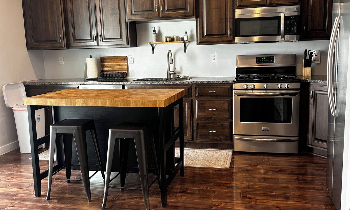 Kaysville House | Charming 3-bedroom townhome in welcoming Kaysville with AC, WiFi