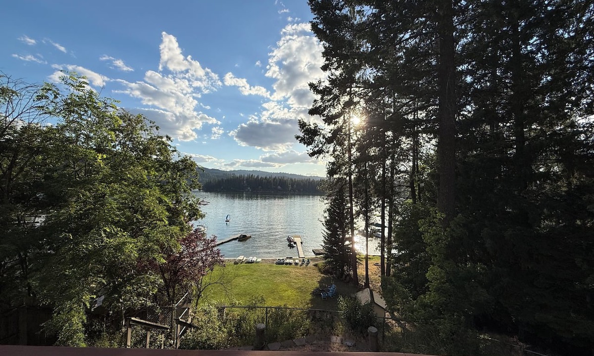 Newman Lake House | Charming 4-bedroom house with AC right on Newman Lake