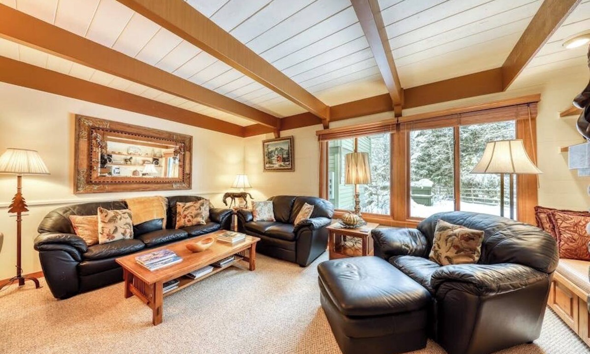 Elkhorn Condo | Charming condo w/full kitchen, washer/dryer - close to ski slopes