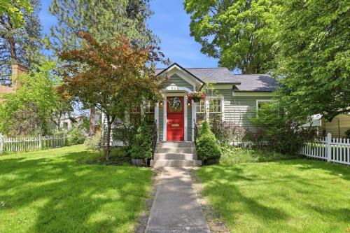 Fort Grounds House | Charming Cottage in Coeur d’Alene