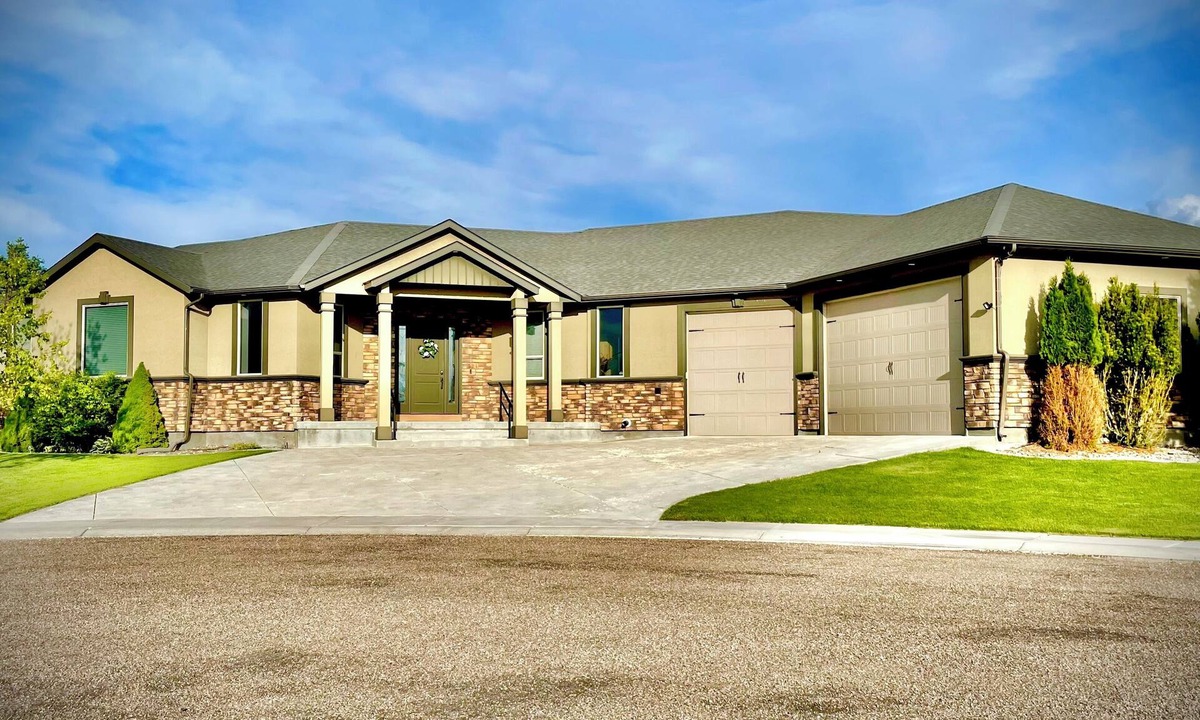 Power County House | Come relax in our spacious home with spectacular views!