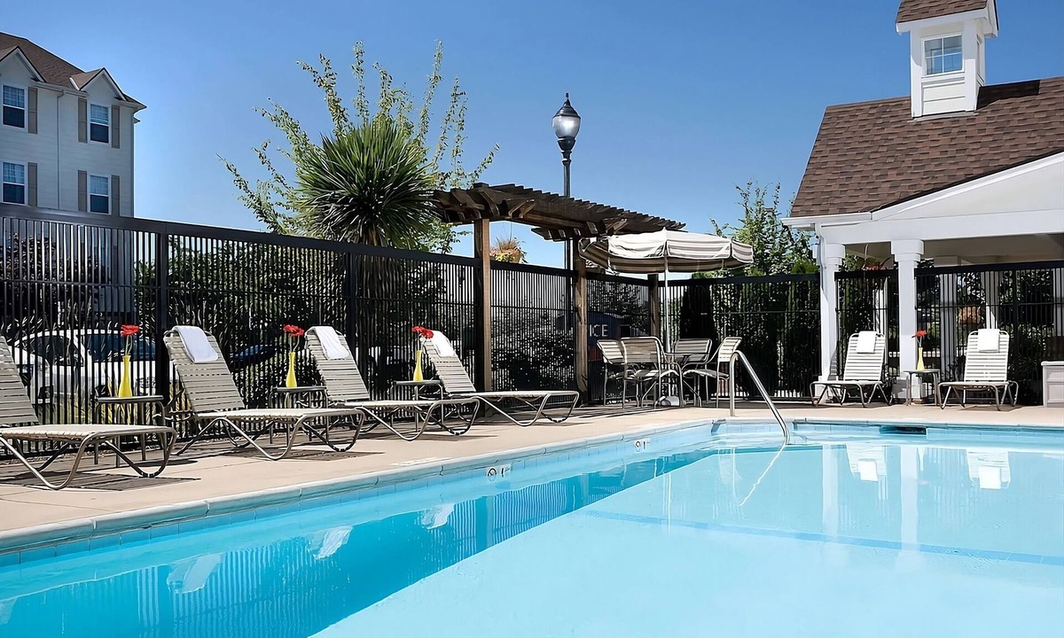 Renton Hotel | Comfort & Convenience! Free Shuttle, Full Kitchen, Seasonal Outdoor Pool!