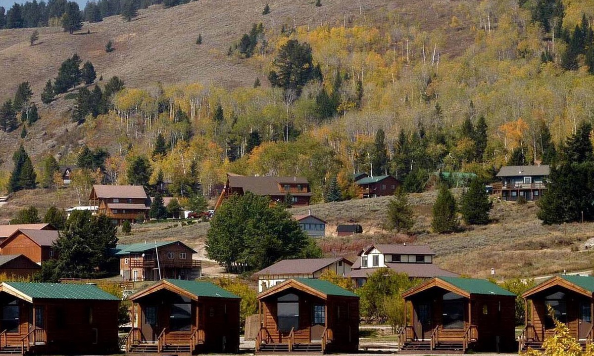 West Yellowstone Cabin | Comfortable Lakefront Cabin near West Yellowstone, Montana