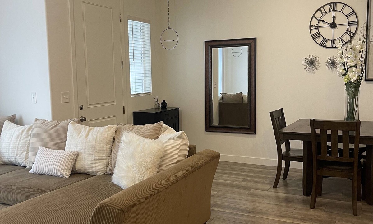 West Haven House | Comfy Townhome/2 Car Garage/Balcony/Grill