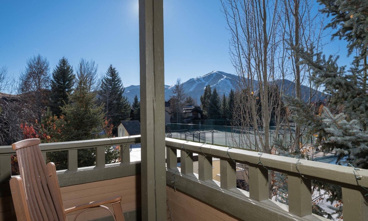 Elkhorn Condo | Condo with Fireplace and Mountain Views! Close to Sun Valley Village!