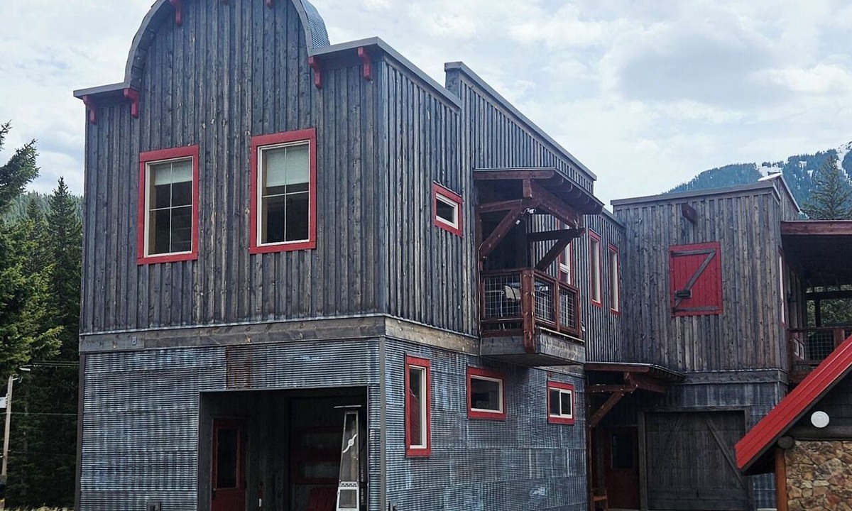 Cooke City-Silver Gate House | Cooke City Cosmopolitan - Downtown Cooke City and backed up to Soda Butte Creek