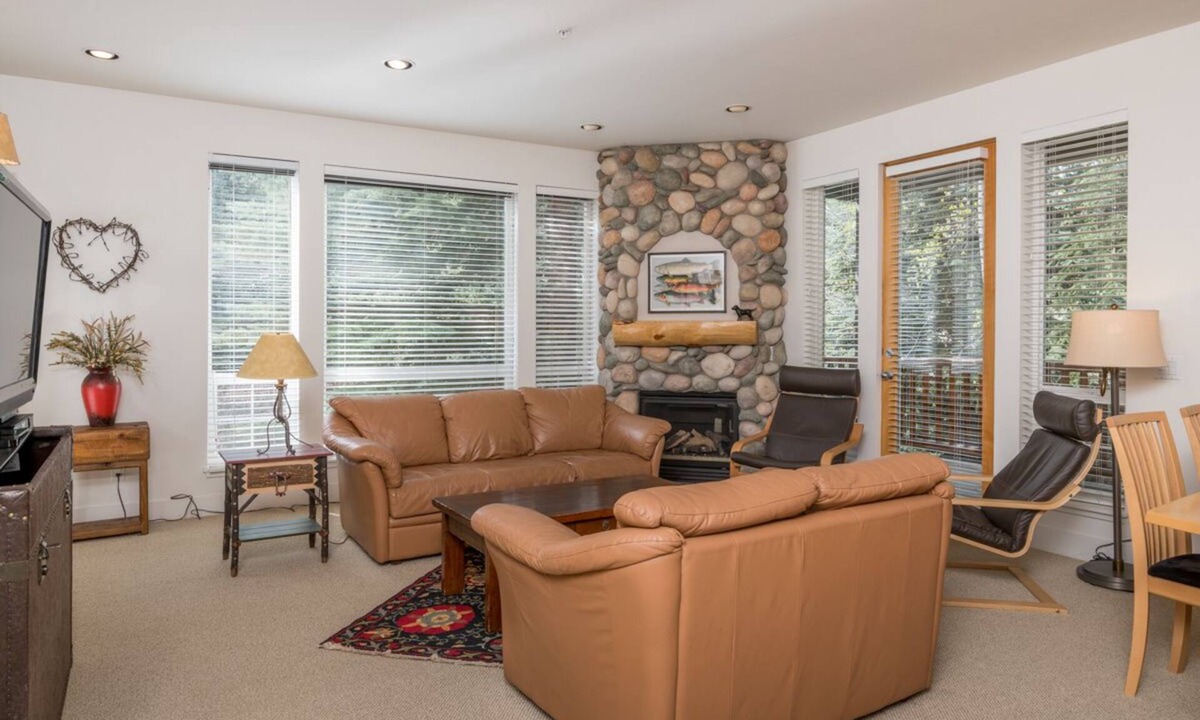 Ketchum Condo | Corner Condo with Mountain Views