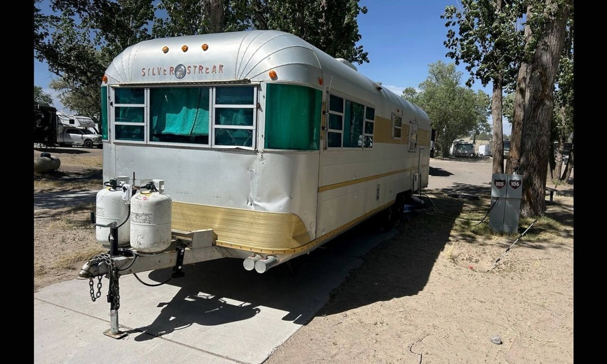 St. Anthony House | Couples Retreat it this Cute Airstream in Idaho