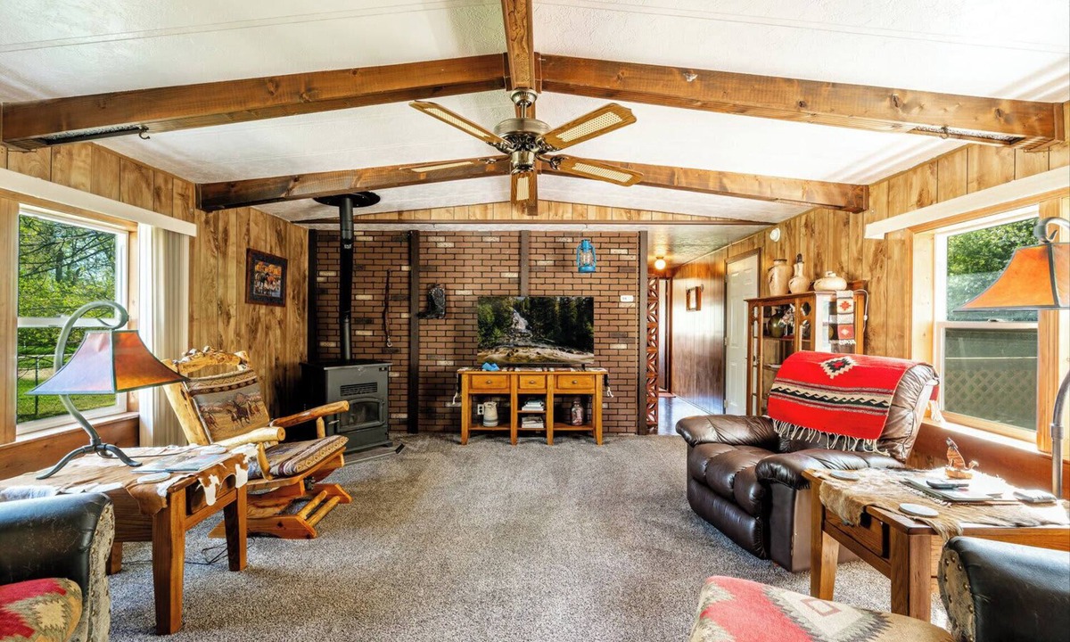 Sheridan House | Cow Camp — Rural Escape, 3BR, Sheridan WY
