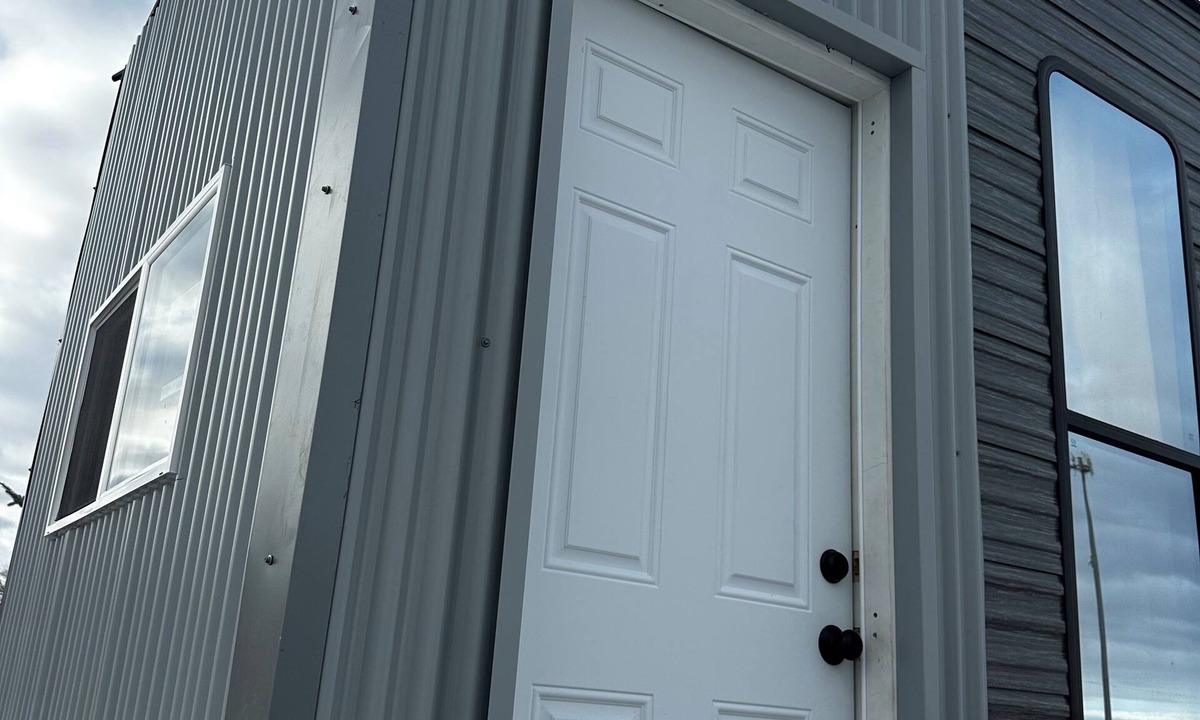 Last Chance House | Cozy 1-bedroom Tiny Home in beautiful Island Park with AC