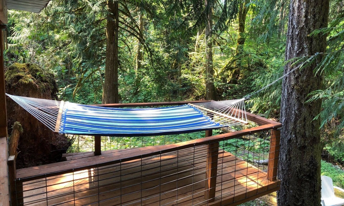 Hoodsport Cabin | Cozy and Dog friendly retreat by Relaxing Creek & Hot tub by Lake Cushman