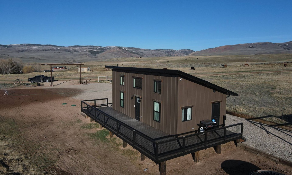 La Barge Cabin | Cozy getaway in beautiful LaBarge Wyoming with amenities — The Deadend