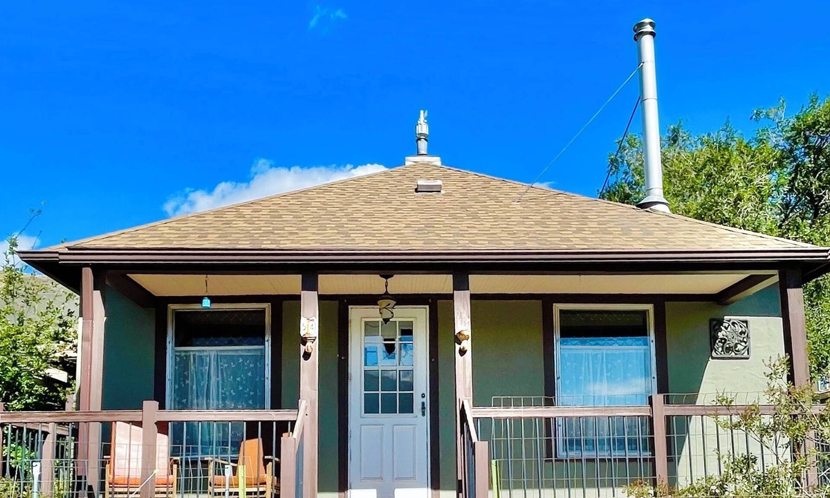 Gardiner House | Cozy house, park views, walk to grocery, coffee, 2-bedroom, WiFi, Gardiner, MT