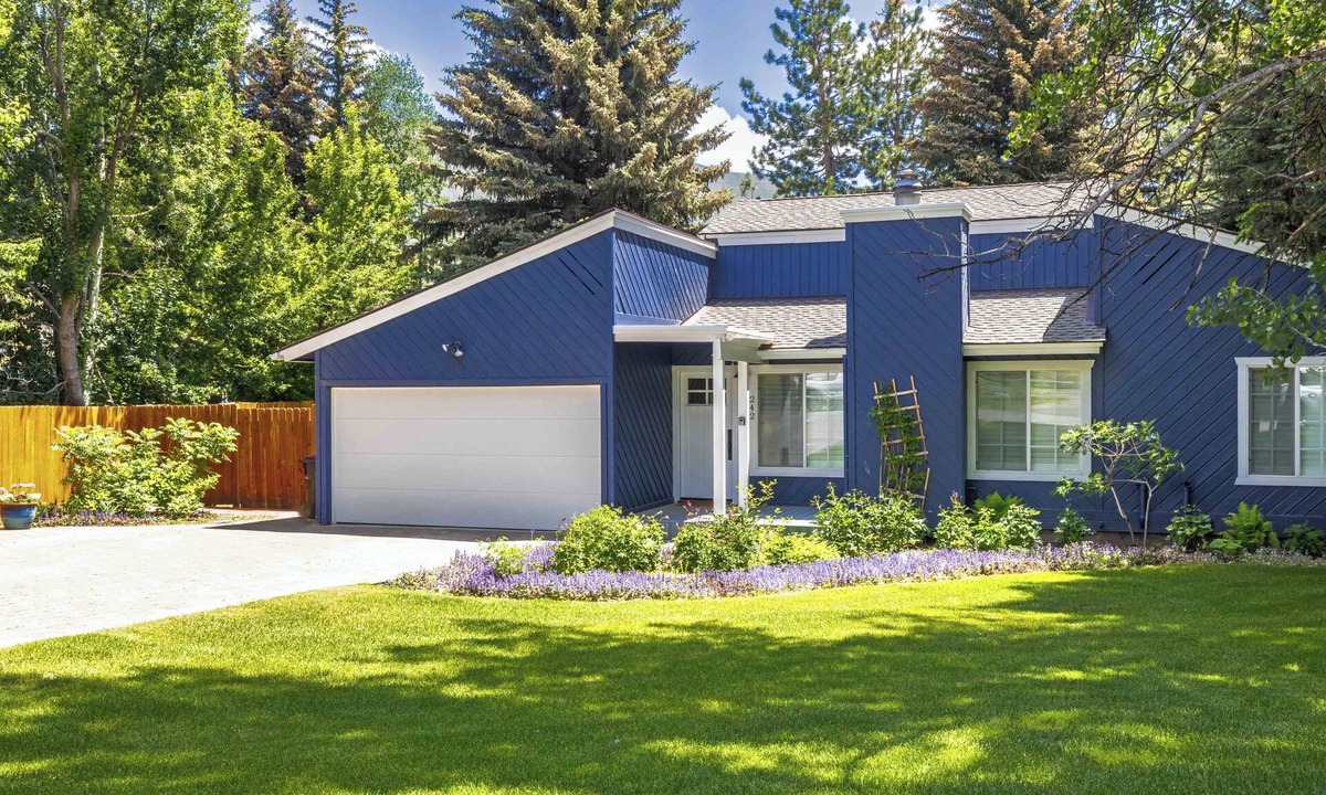Sun Valley House | Cozy Ketchum Home - Dog-Friendly Yard, Hot Tub!