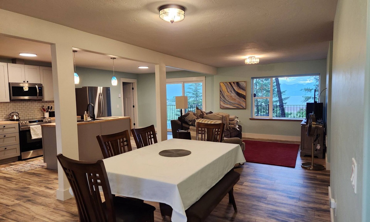 Somers House | Cozy Lake and Mountain View House