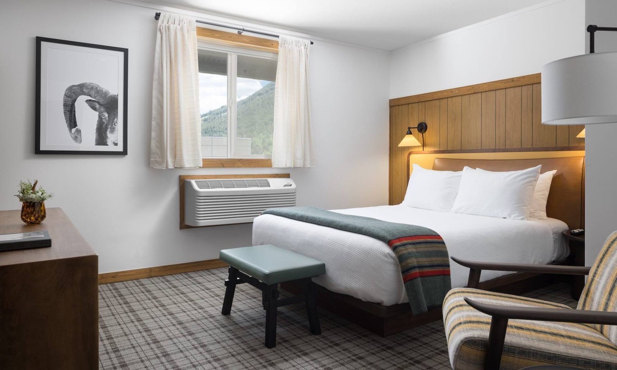Jackson Hotel | Cozy Retro Lodge w/Heated Pool & Fire Pits, Perfect for Jackson Hole Adventures