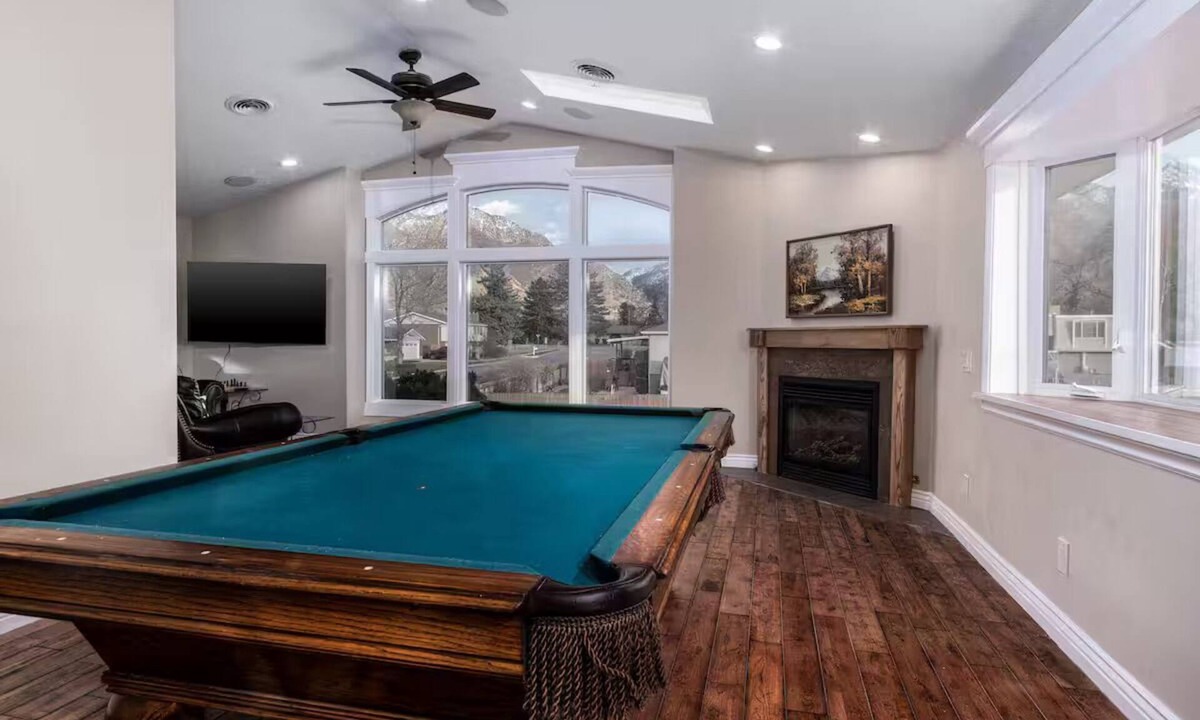 Cottonwood Heights House | Cozy Ski Getaway. Hot Tub w/Mtn Views