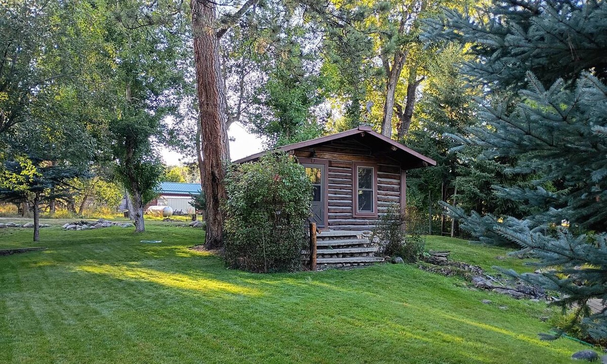Saddlestring Cabin | Cozy studio cabin in the heart of Story perfect for a short or long term getaway