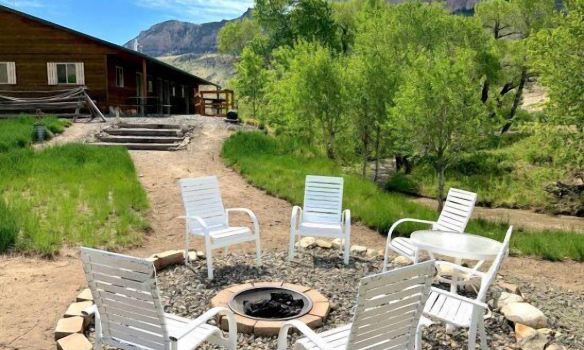 Cody Apartment | Creek Side Cabin #2- Peaceful location, On the way to Yellowstone!