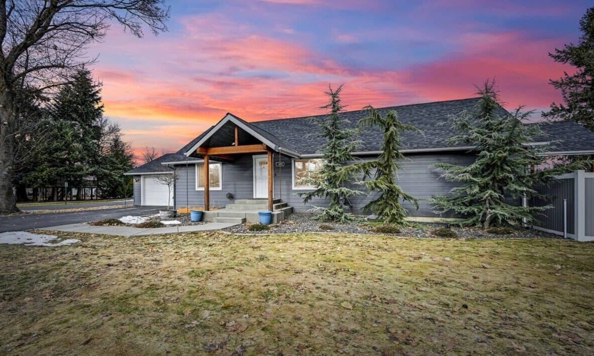 Dalton Gardens House | Dalton Garden Escape | 3,000 sq ft Home w/Hot Tub & Arcade Game Console