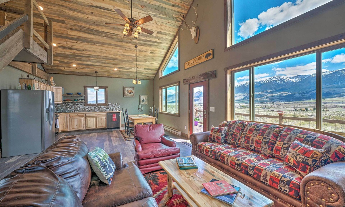 Livingston Cabin | Day Trip to Yellowstone NP! Mtn-View Cabin