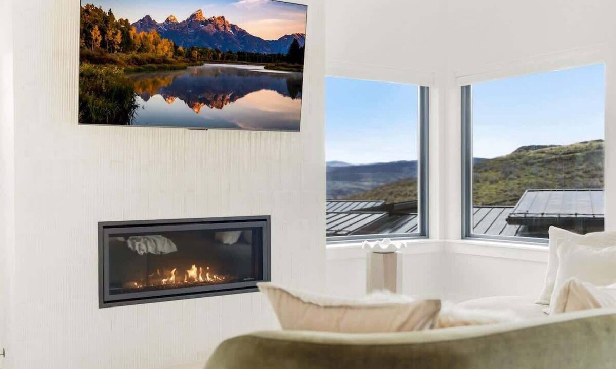 Park City Ski Chalet | Deer Valley Lake and Ski Mountain Views w/Hot Tub