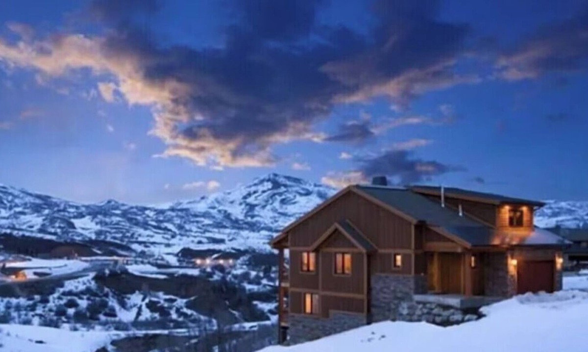 Park City House | Deer Valley Lakeside Ski House *Sleeps 16 Free Ski Shuttle- Minutes to Deer Valley East Village and Jordanelle Reservoir