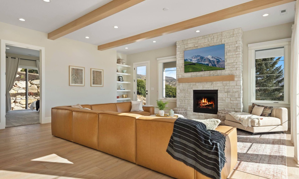 Heber House | Deer Valley views, sleeps 16, hot tub, deck, gym