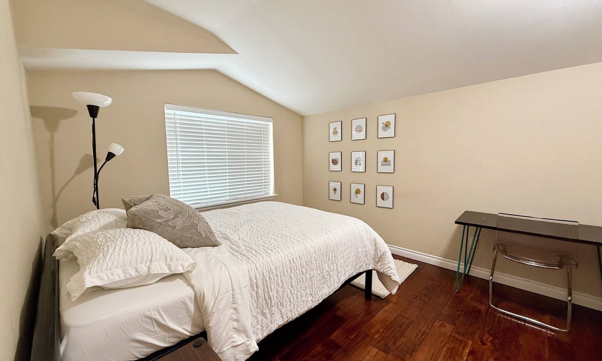 Mount Baker House | Delightful 2-bedroom house in hidden Seattle neighborhood