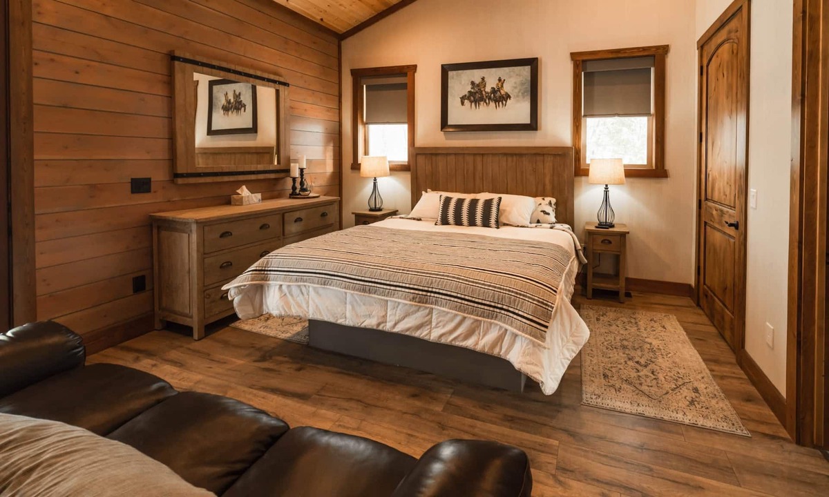 Preston House | DMR Cabin 6 | Two-Level | Max Capacity 14