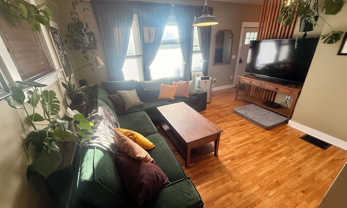 Vernon House | Dog‑Friendly Alberta Arts 2BR Home w/Fenced Yard