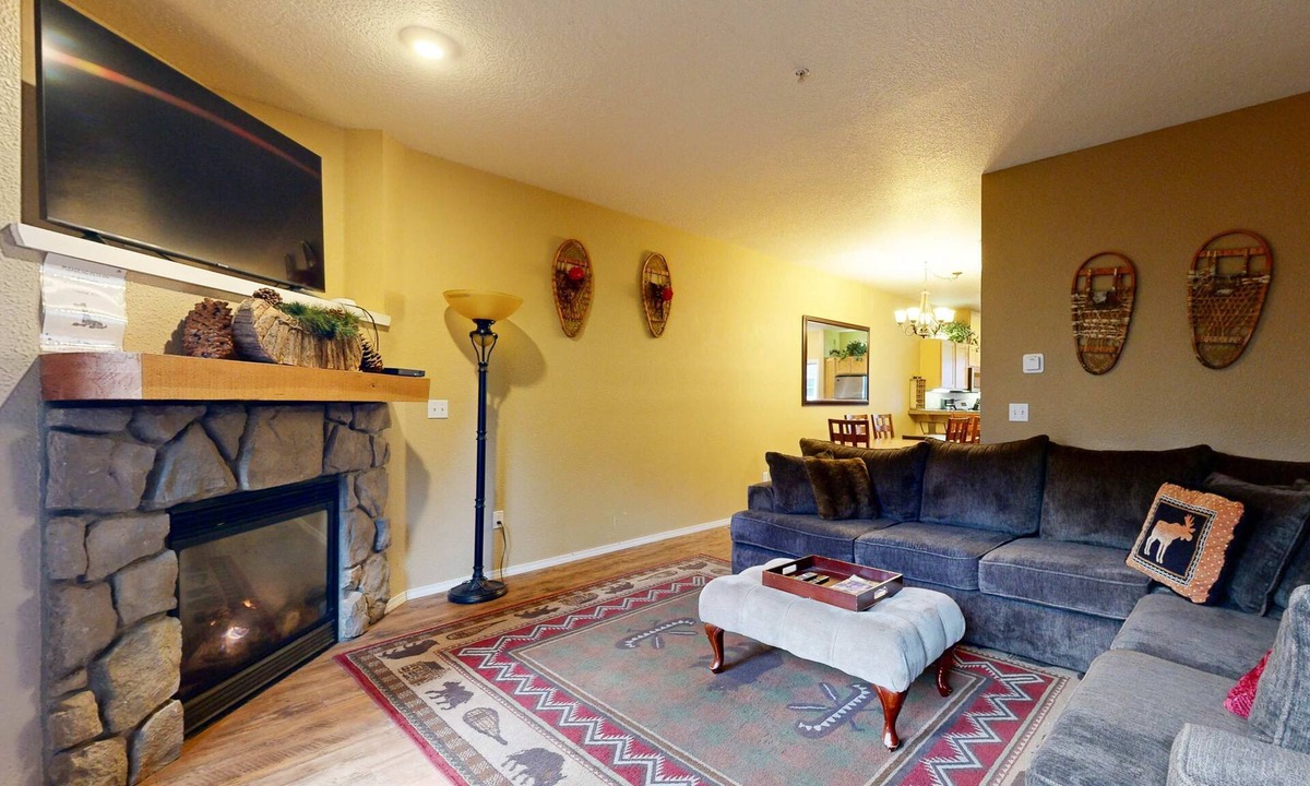 Government Camp Condo | Dog-Friendly Condo with Great Kitchen, Pool & Hot Tub - Close to Skiing