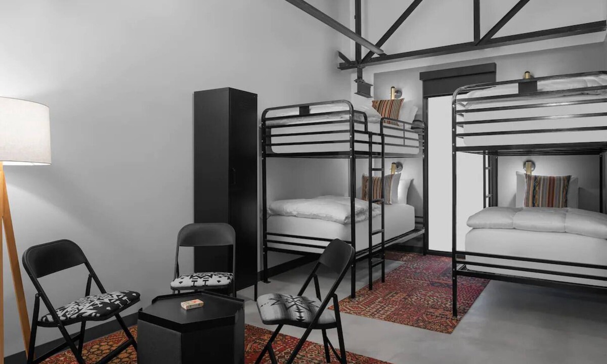 People's Freeway Hotel | Dog-friendly & Free Parking, Friend Bunk Room at evo Hotel