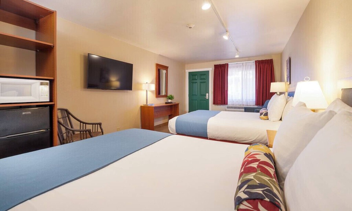 Leavenworth Hotel | Double Queen Room – Family-Friendly Comfort in Downtown Leavenworth