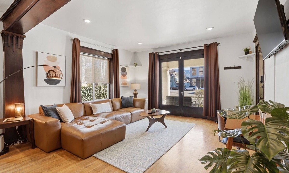 Downtown Salt Lake City Apartment | Downtown area of Salt Lake City – Close to U of U & everything else.