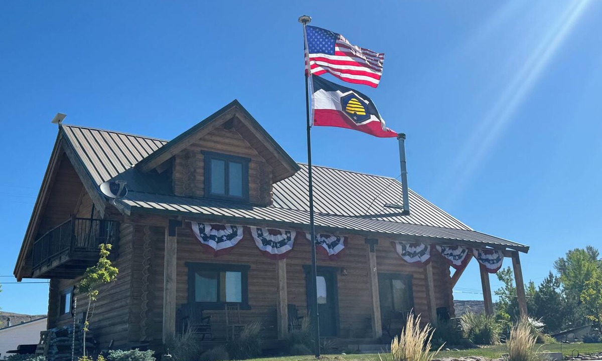 Dutch John Cabin | Dutch John Adventure Outpost—2800 Sq Ft, log home, private Pickleball Court. Best short term rental in Dutch John!