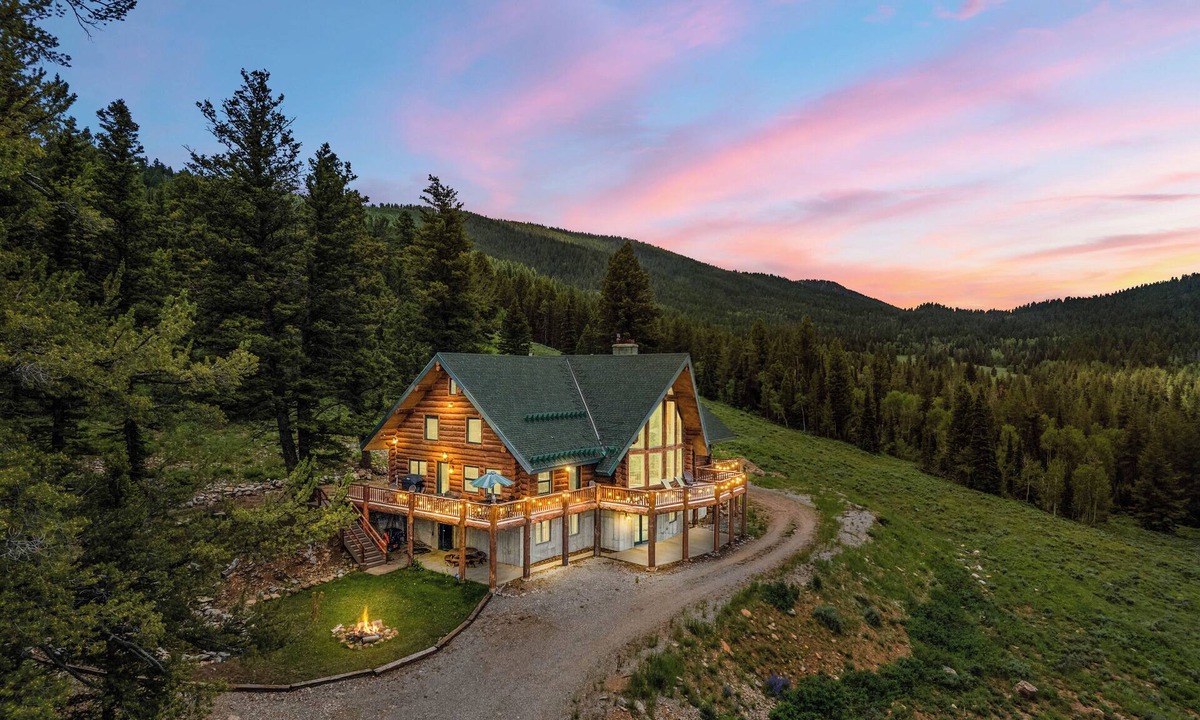 Dingle Cabin | Eagle`s Roost | 8 Bed, 5 Bath