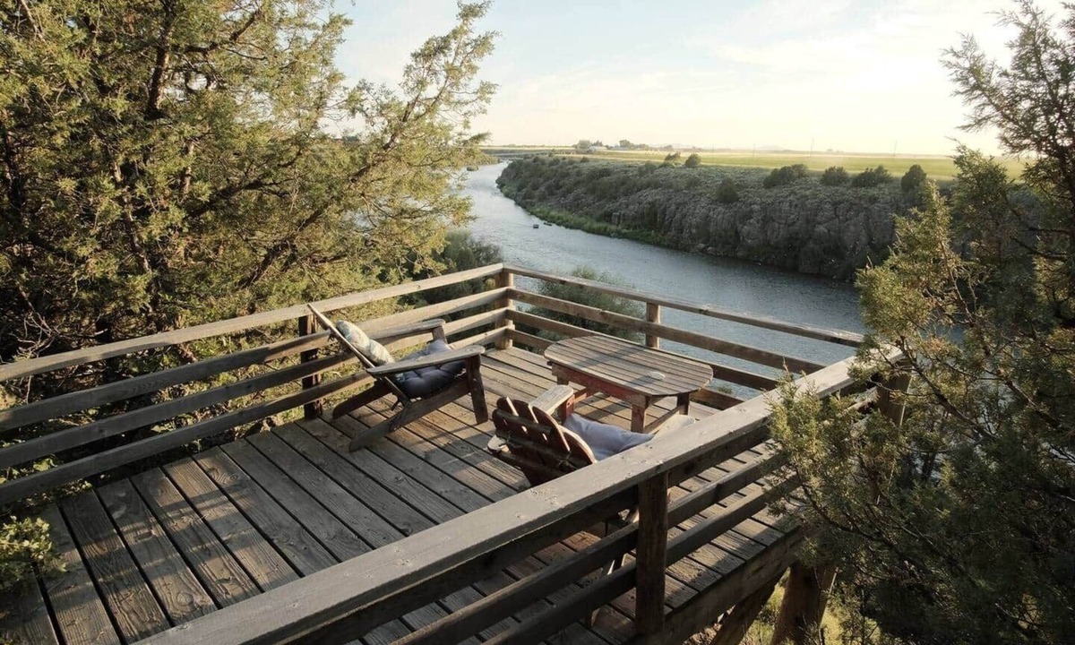 Ashton Apartment | Eagles Perch River View Near Yellowstone