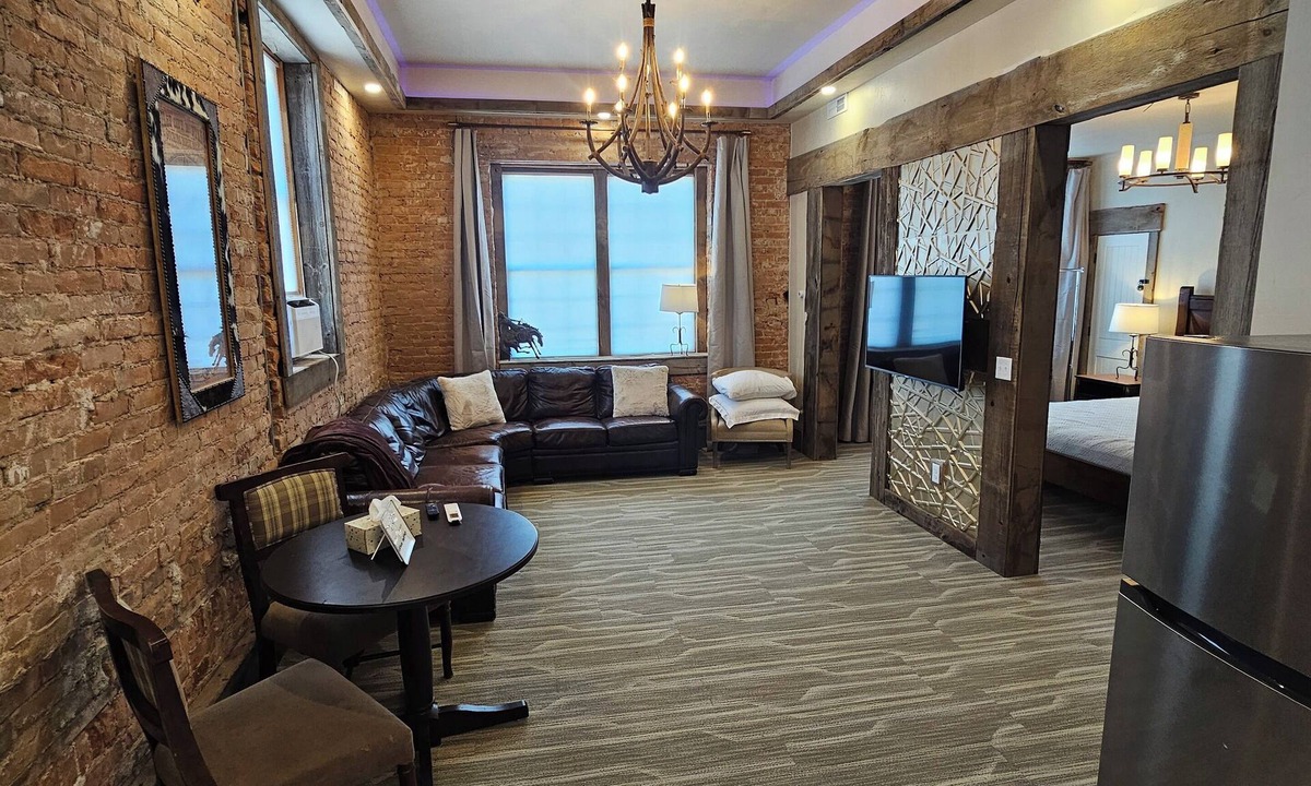 Miles City Apartment | Eaglescape Suites and Event Center