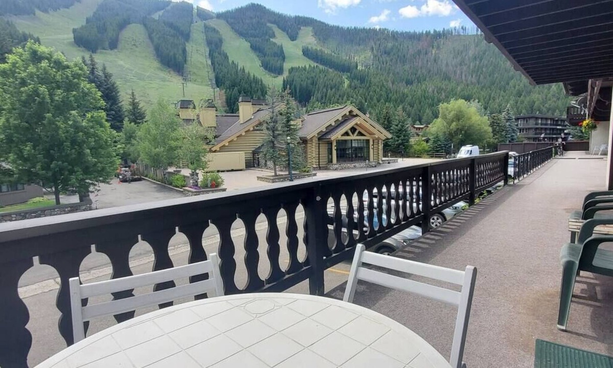 Warm Springs Condo | Edelweiss Condo: Ski in/out at Warm Springs Base
