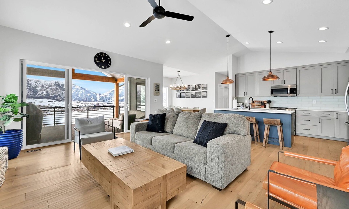 Wolf Creek House | Eden Retreat: Mountain Views & Hot Tub Getaway