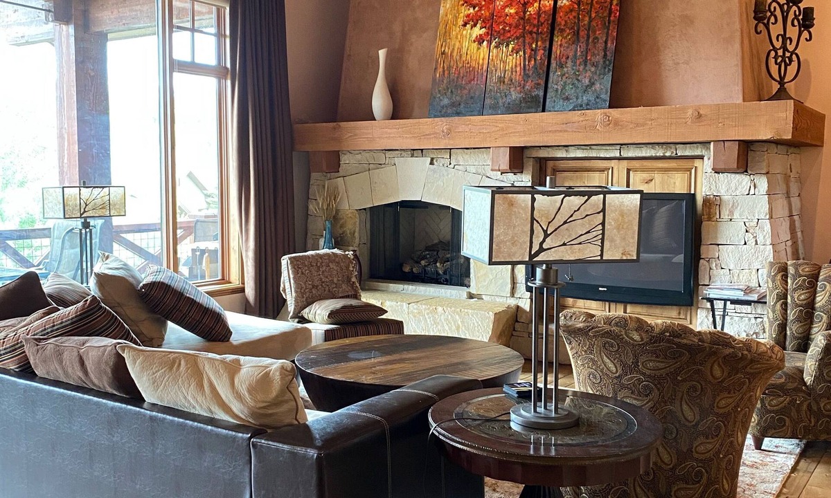 Park Meadows House | Elegant 5 BD 6 Bath 5,000 SF, POOL, Pickle Ball, Hot Tub, all 3 skl minutes away