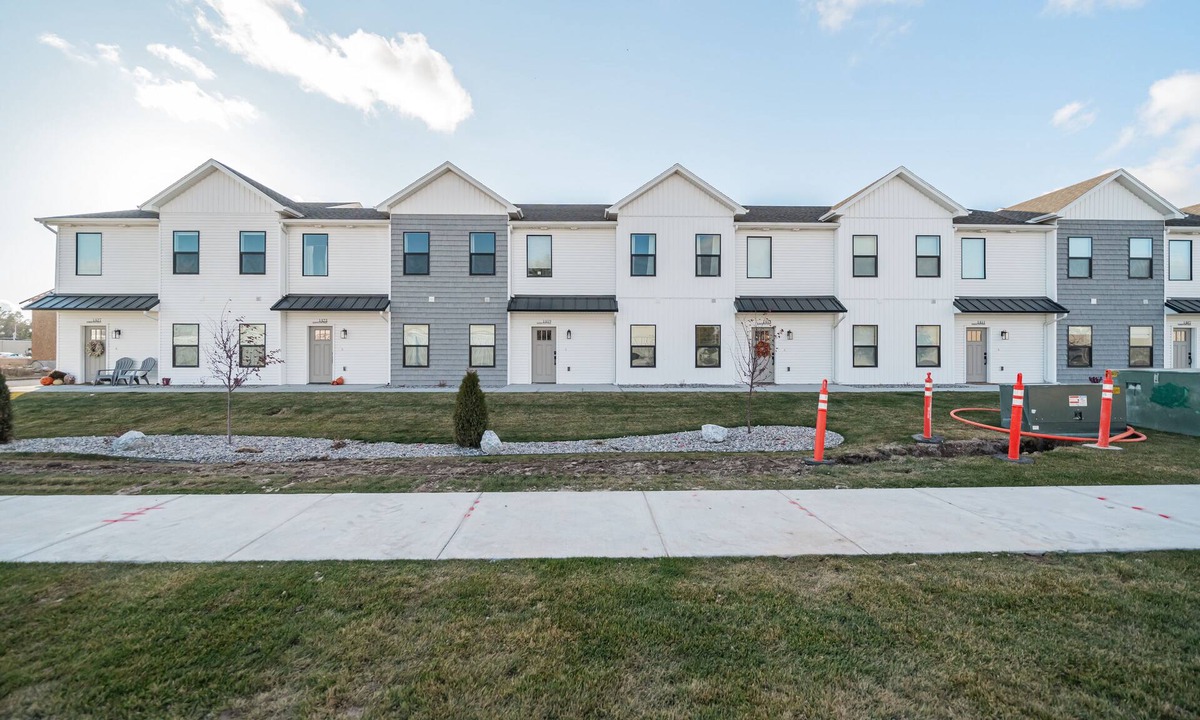 Ammon House | Elegant Townhouse in Ammon, Idaho