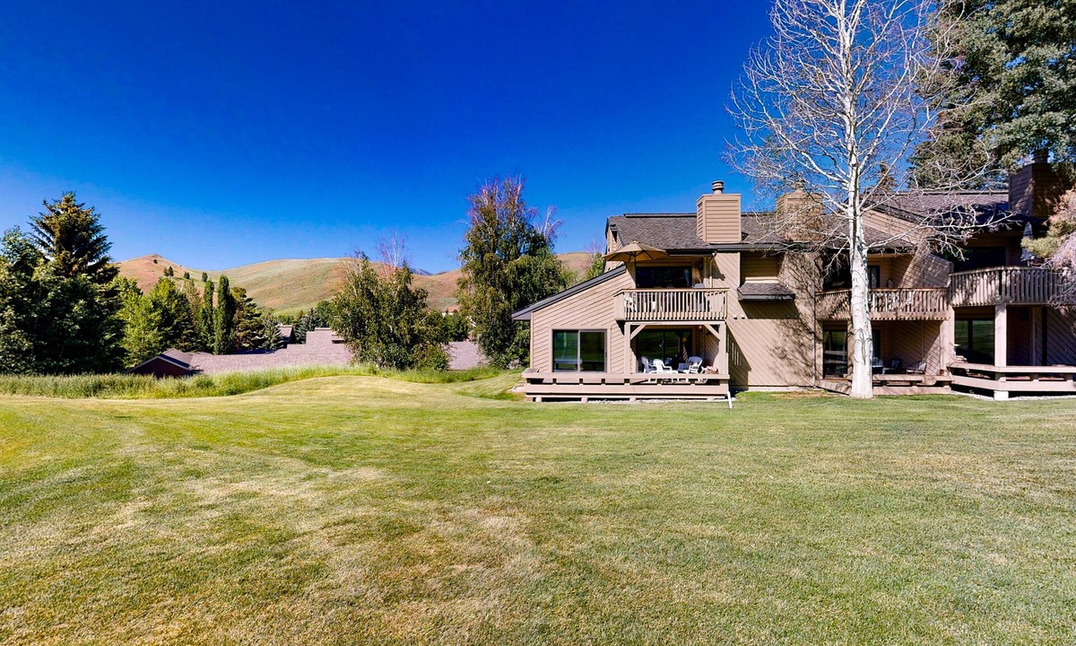 Elkhorn Village Condo | Elk Horn home with golf course views, private hot tub, & shared pool - dogs ok